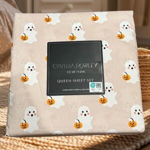 Cynthia Rowley Queen Sheet Set - Cream with Ghost Design‎